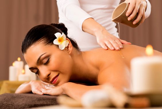 massage bằng tinh dầu